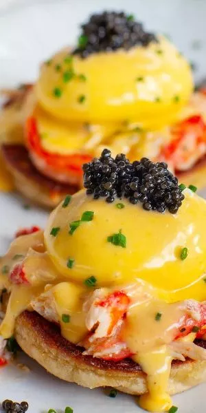 Benedicts Brunch with Bottomless Bubbles