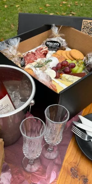 Picnic Season at Simons Restaurant